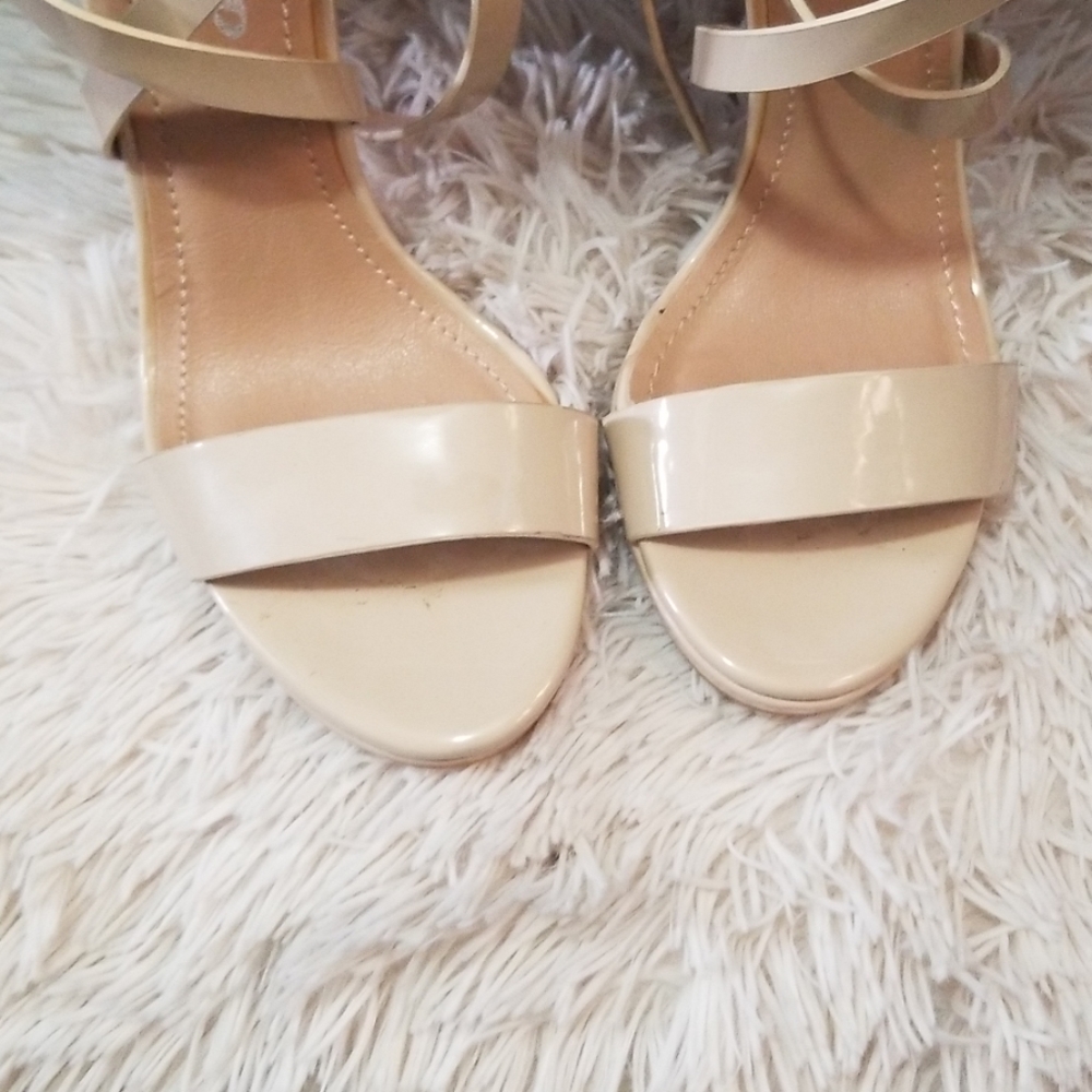 Heels - Picture 4 of 4
